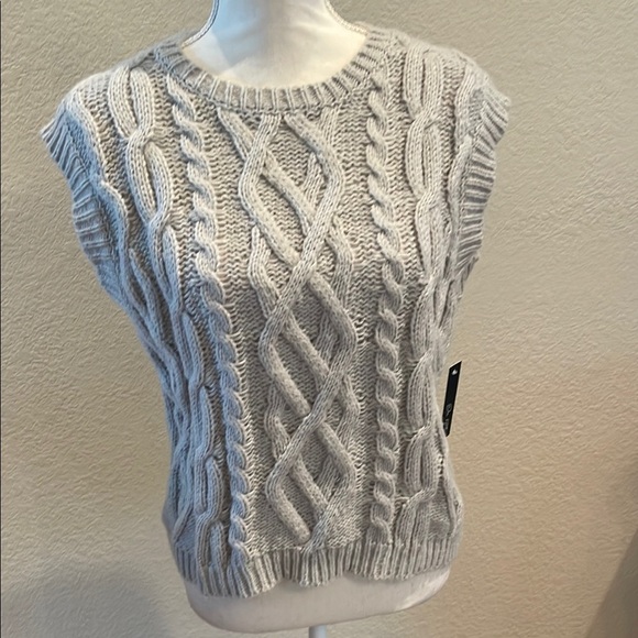 New Gray Crew Neck Sweater with Cable Knit Design - Picture 1 of 5